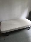 Gratis 1 personen bed met matras 