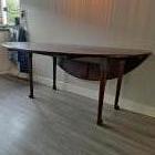 eetafel met twee "hangoren"