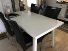 Zware eiken tafel met 4 stoelen 