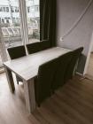 Eettafel met stoelen